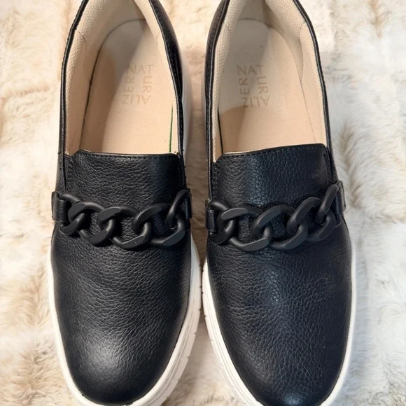 Naturalizer Black Slip On Sneaker With A Decorative Black Chain Size 10 - Picture 5 of 9